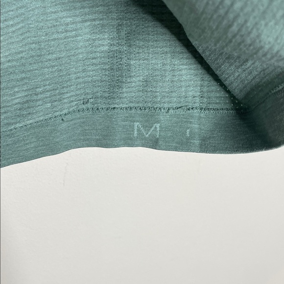 Lululemon | Men’s Short Sleeve Shirt Size Medium - Picture 3 of 5